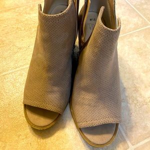 Tan wedges